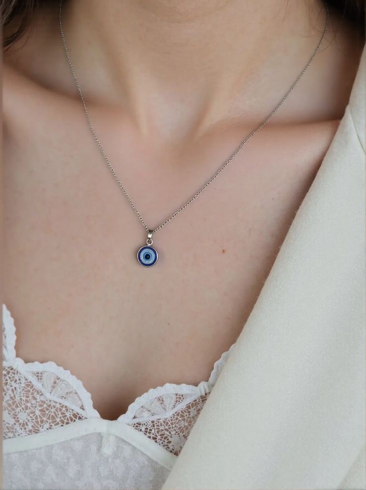 Elegant Evil Eye Necklace – Protective Charm Pendant for Women